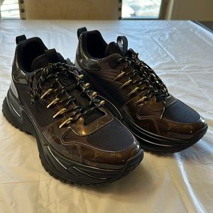 Brand New Authentic Louis Vuitton Run Away Pulse sneaker size 8 men’s
